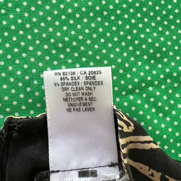 Vintage Guess Collection Black and Cream Floral Short Sleeve Dress - Picture 8 of 10